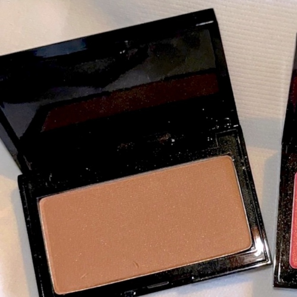 Trish McEvoy Bronzer in case